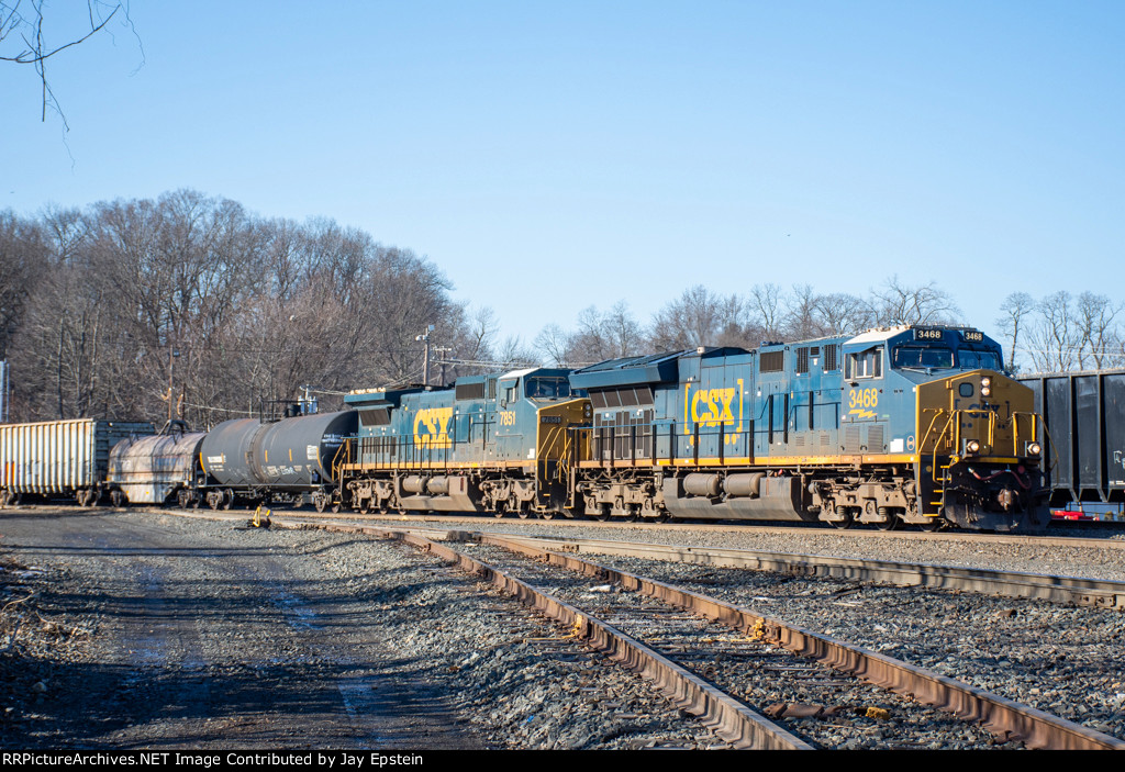 CSX 3468 leads Q424 into its destination of West Springfield Yard 